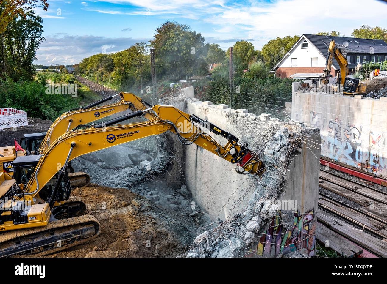 Démolition d'un ancien pont routier, Weierstraße, suivie de la construction d'un nouveau pont pour la conversion à trois voies pour prolonger l'Emmerich-Ober Banque D'Images