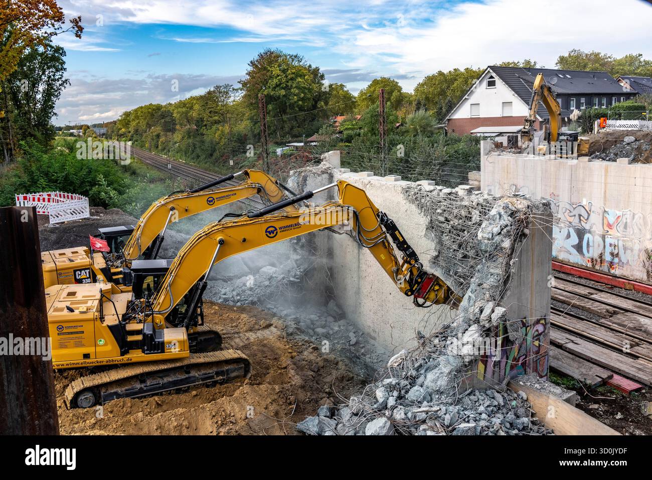 Démolition d'un ancien pont routier, Weierstraße, suivie de la construction d'un nouveau pont pour la conversion à trois voies pour prolonger l'Emmerich-Ober Banque D'Images