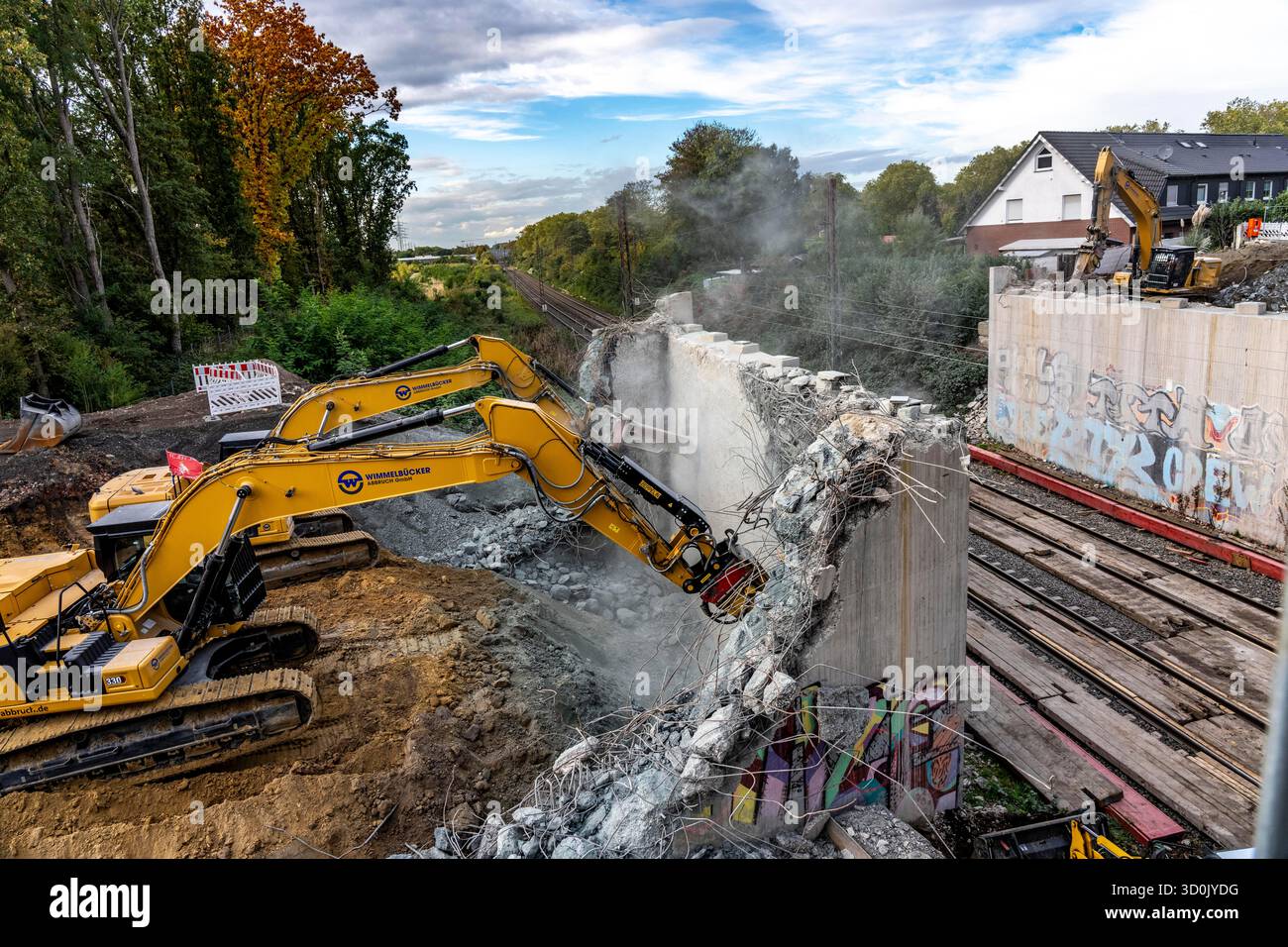 Démolition d'un ancien pont routier, Weierstraße, suivie de la construction d'un nouveau pont pour la conversion à trois voies pour prolonger l'Emmerich-Ober Banque D'Images