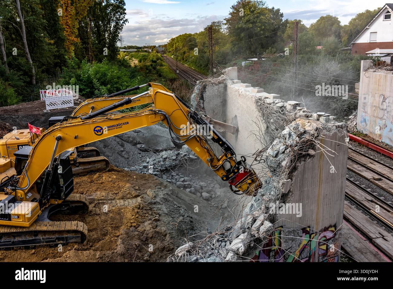 Démolition d'un ancien pont routier, Weierstraße, suivie de la construction d'un nouveau pont pour la conversion à trois voies pour prolonger l'Emmerich-Ober Banque D'Images