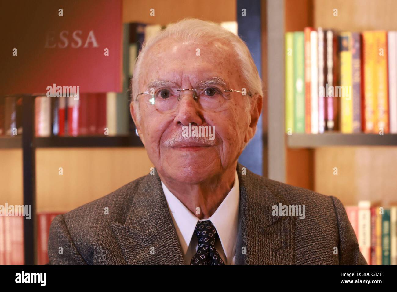 Sao Paulo, Sao Paulo, Brésil. 23 octobre 2025. Sao Paulo (SP), 10/23/2025 â€' Jose Sarney/Livro/SP - L'ancien Président du Brésil Jose Sarney reprend sa carrière littéraire avec la relance de trois titres notables de ses œuvres : ''O dono do mar'', ''Saraminda'' et ''A duquesa vale uma missa'', qui se déroulera ce jeudi 23 octobre 2025, à Livraria da Travessa dans le centre commercial Iguatemi à Sao Paulo. (Foto : Leco Viana/Thenews2/Zumapress) (crédit image : © Leco Viana/TheNEWS2 via ZUMA Press Wire) USAGE ÉDITORIAL SEULEMENT ! Non destiné à UN USAGE commercial ! Banque D'Images Sao Paulo, Sao Paulo, Brésil. 23 octobre 2025. Sao Paulo (SP), 10/23/2025 â€' Jose Sarney/Livro/SP - L'ancien Président du Brésil Jose Sarney reprend sa carrière littéraire avec la relance de trois titres notables de ses œuvres : ''O dono do mar'', ''Saraminda'' et ''A duquesa vale uma missa'', qui se déroulera ce jeudi 23 octobre 2025, à Livraria da Travessa dans le centre commercial Iguatemi à Sao Paulo. (Foto : Leco Viana/Thenews2/Zumapress) (crédit image : © Leco Viana/TheNEWS2 via ZUMA Press Wire) USAGE ÉDITORIAL SEULEMENT ! Non destiné à UN USAGE commercial ! Banque D'Images