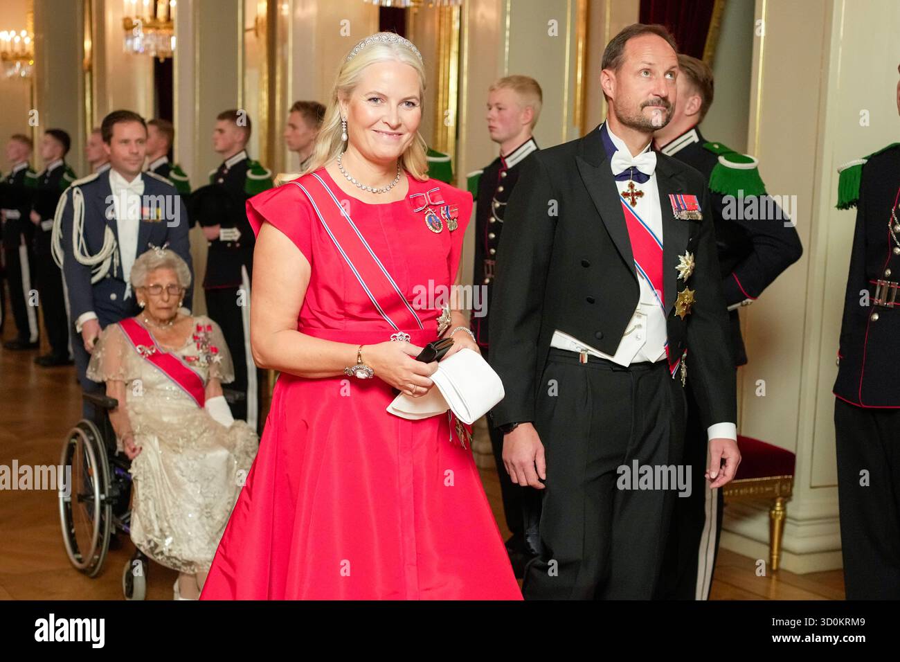 Oslo 20251023. La princesse mette-Marit et le prince Haakon en route pour le dîner Storting au Palais. Le roi Harald et la reine Sonja organisent un dîner pour les représentants du Storting au palais. Photo : Terje Bendiksby / NTB ce texte est traduit automatiquement Banque D'Images