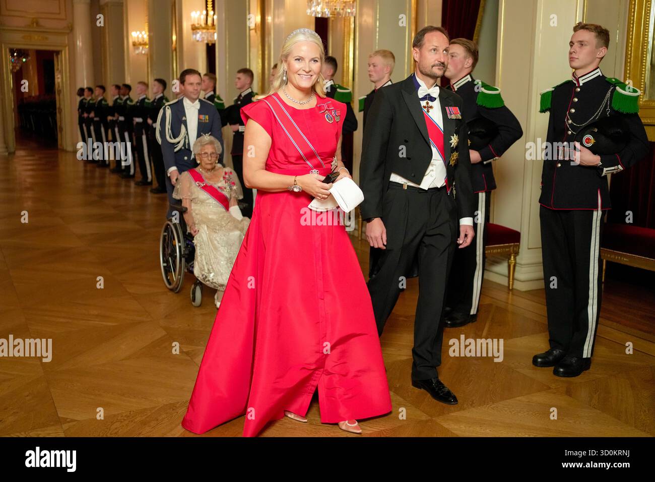 Oslo 20251023. La princesse mette-Marit et le prince Haakon en route pour le dîner Storting au Palais. Le roi Harald et la reine Sonja organisent un dîner pour les représentants du Storting au palais. Photo : Terje Bendiksby / NTB ce texte est traduit automatiquement Banque D'Images