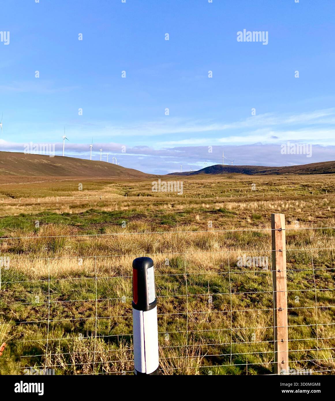 Shetland Island UK British Scotland Islands arrêt de bus Bee Grande image eau mer terre eau écluse été ciel nuages jolie vue vues signes - Image de stock capturée avec un smartphone