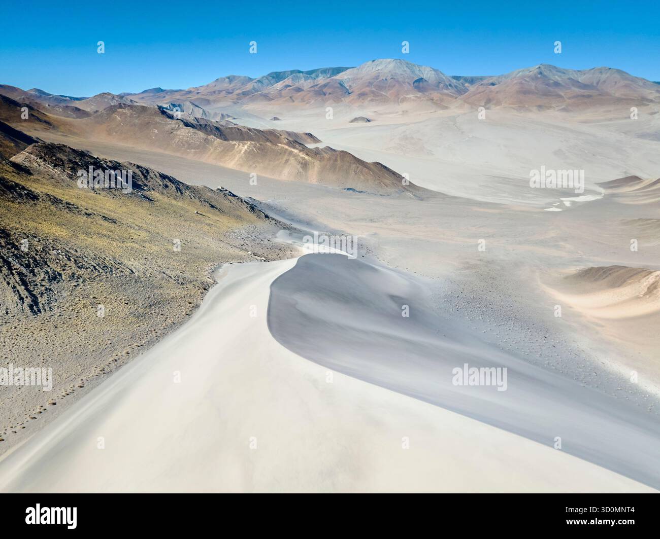Désert avec dunes de montagne, Puna Argentina. Banque D'Images