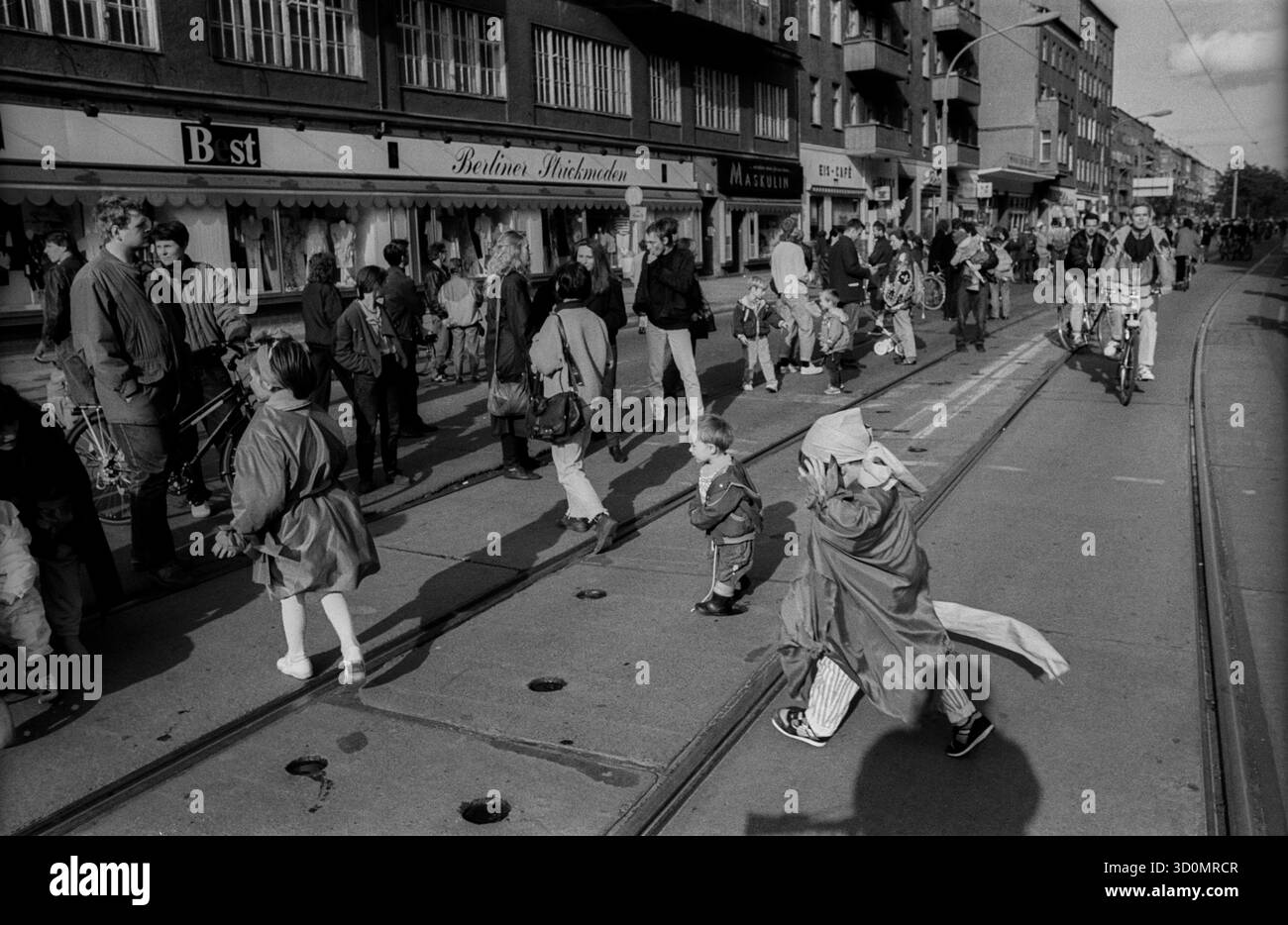 Allemagne, Berlin, 10.05.1992, manifestation à vélo contre le périphérique du centre-ville, occupation de Dimitroffstraße, [traduction automatique] Banque D'Images