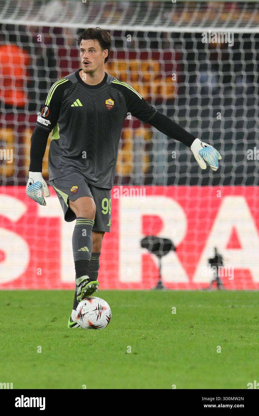 23 octobre 2025, stade Olimpico, Rome, Italie ; match de football de l'UEFA Europa League ; Roma contre Viktoria Plzen ; Mile Svilar de l'AS Roma Banque D'Images