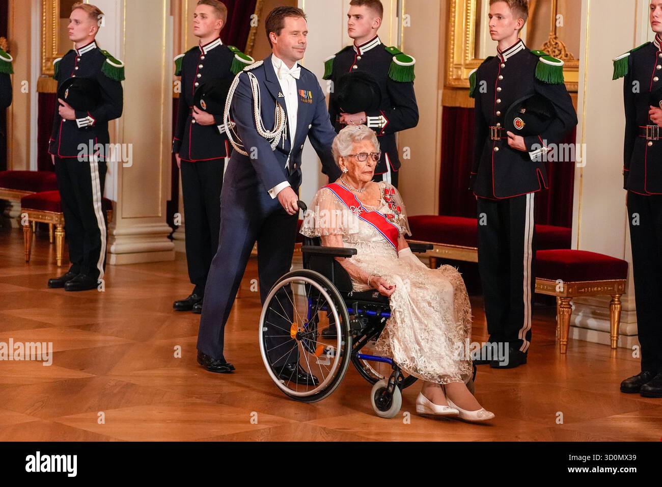 Oslo 20251023. Princesse Astrid en route pour le dîner Storting au Palais. Le roi Harald et la reine Sonja organisent un dîner pour les représentants du Storting au palais. Photo : Terje Pedersen / NTB ce texte est traduit automatiquement Banque D'Images