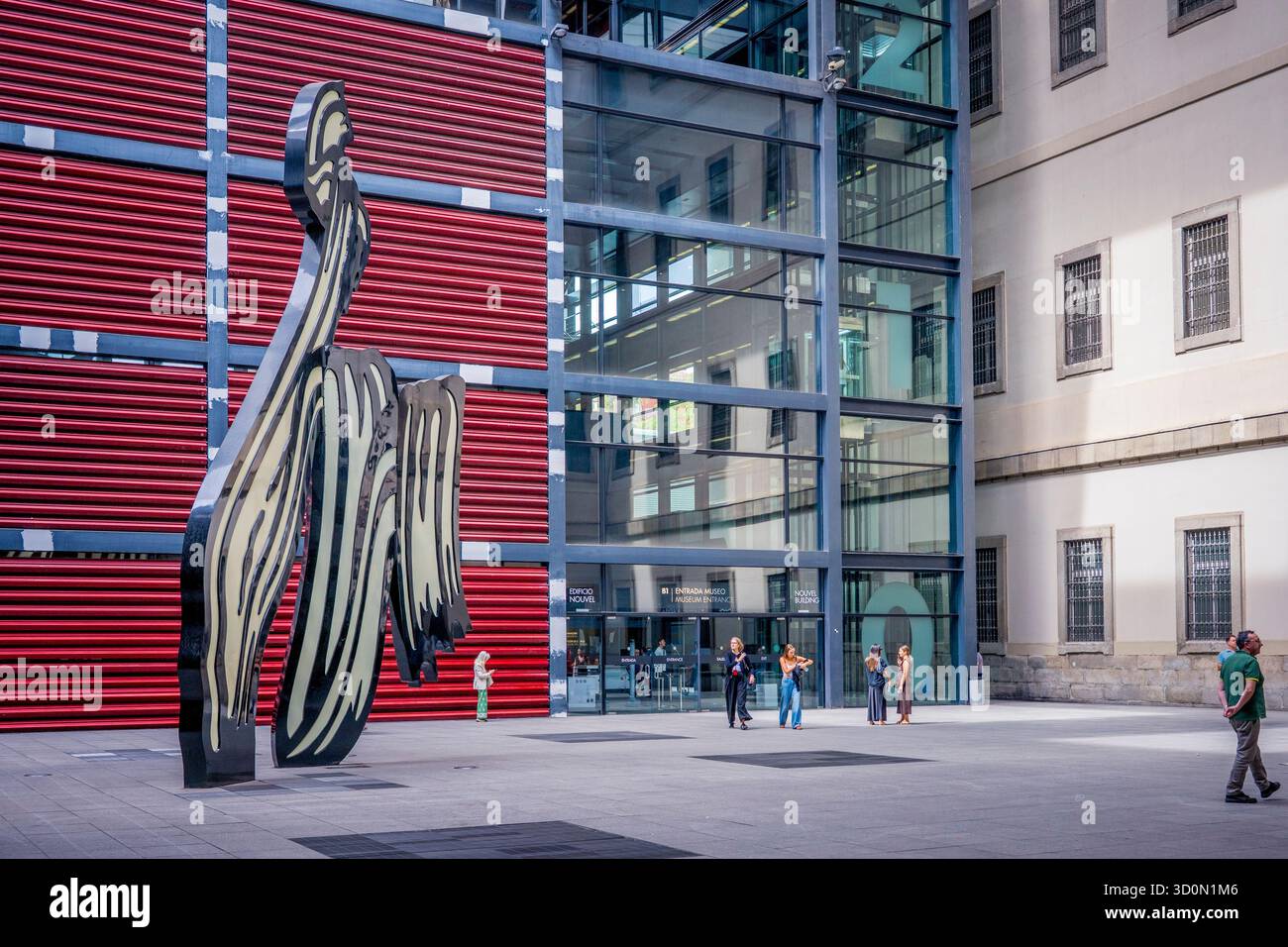 Madrid, Espagne, 26 septembre 2025 : vue sur l'entrée du Musée Reina Sofia à Madrid, Espagne. Centre d'art du musée national de la Reine Sofia. MNCARS Banque D'Images