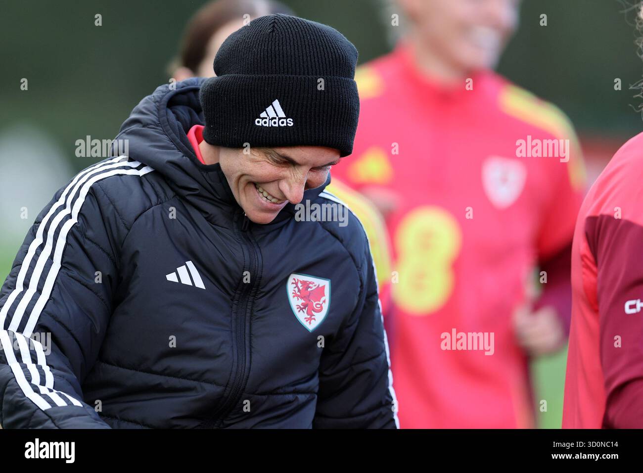 Cardiff, Royaume-Uni. 24 octobre 2025. Jess Fishlock, du pays de Galles, qui a récemment annoncé sa retraite du football international, est photographiée lors de sa dernière séance d'entraînement au pays de Galles. L'équipe féminine de football du pays de Galles s'entraîne à Hensol, Vale of Glamorgan dans le sud du pays de Galles le vendredi 24 octobre 2025. L'équipe s'entraîne avant le match amical de demain contre l'Australie. photo par Andrew Orchard/Andrew Orchard photographie sportive/ Alamy Live News crédit : Andrew Orchard photographie sportive/Alamy Live News Banque D'Images