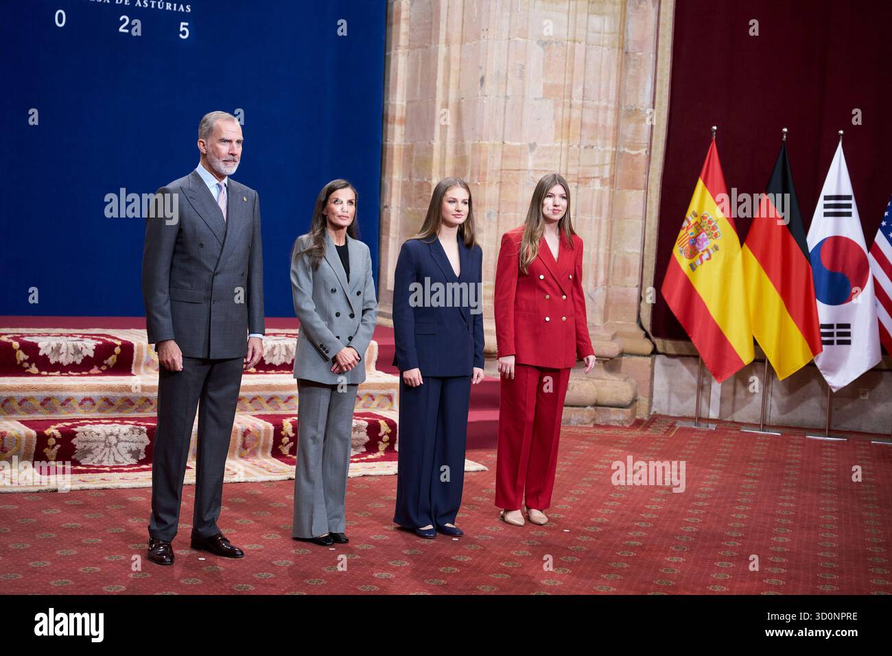 Oviedo, Asturies, Espagne. 24 octobre 2025. Roi Felipe VI d'Espagne, reine Letizia d'Espagne, princesse héritière Leonor, princesse Sofia ont assisté à l'audition des lauréats des prix Princesse des Asturies lors des prix Princesse des Asturies 2025 à l'hôtel Reconquista le 24 octobre 2025 à Oviedo, Espagne (crédit image : © Jack Abuin/ZUMA Press Wire) USAGE ÉDITORIAL SEULEMENT ! Non destiné à UN USAGE commercial ! Banque D'Images Oviedo, Asturies, Espagne. 24 octobre 2025. Roi Felipe VI d'Espagne, reine Letizia d'Espagne, princesse héritière Leonor, princesse Sofia ont assisté à l'audition des lauréats des prix Princesse des Asturies lors des prix Princesse des Asturies 2025 à l'hôtel Reconquista le 24 octobre 2025 à Oviedo, Espagne (crédit image : © Jack Abuin/ZUMA Press Wire) USAGE ÉDITORIAL SEULEMENT ! Non destiné à UN USAGE commercial ! Banque D'Images