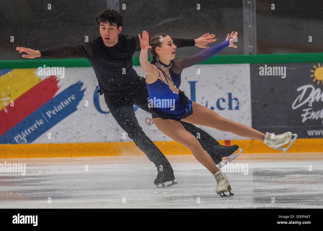 Lausanne, Vaud, Suisse. 24 octobre 2025. Lausanne Suisse, 24/10/2025 : CIELLA LIGET-LATUS ET ALLAN DANIEL FISHER, de France Junior Paris Short Program) se produisent lors du Swiss Ice Skating Open 2025. Le Swiss Ice Skating Open 2025 compte les championnats du monde sportif universitaire et s’est déroulé à la Vaudoise Arena de Lausanne. (Crédit image : © Eric Dubost/ZUMA Press Wire) USAGE ÉDITORIAL SEULEMENT ! Non destiné à UN USAGE commercial ! Banque D'Images Lausanne, Vaud, Suisse. 24 octobre 2025. Lausanne Suisse, 24/10/2025 : CIELLA LIGET-LATUS ET ALLAN DANIEL FISHER, de France Junior Paris Short Program) se produisent lors du Swiss Ice Skating Open 2025. Le Swiss Ice Skating Open 2025 compte les championnats du monde sportif universitaire et s’est déroulé à la Vaudoise Arena de Lausanne. (Crédit image : © Eric Dubost/ZUMA Press Wire) USAGE ÉDITORIAL SEULEMENT ! Non destiné à UN USAGE commercial ! Banque D'Images