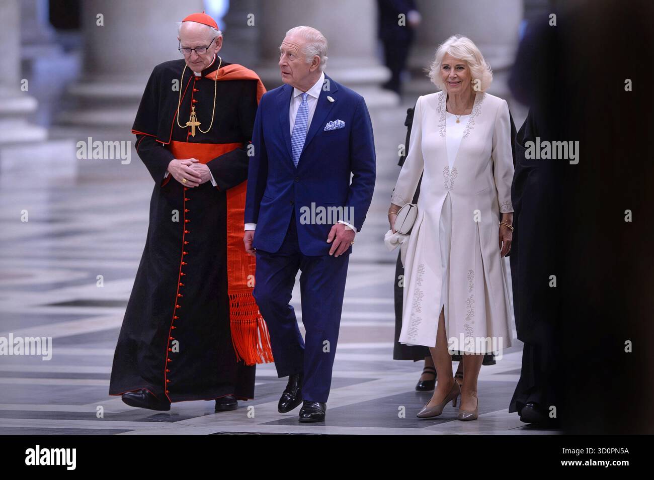ROME, ITALIE - 23 OCTOBRE : visite du roi Charles III et de la reine Camilla à la basilique papale et à l'abbaye Saint-Paul hors des murs, en reconnaissance du fait que le roi est devenu le « Confrater royal » de l'abbaye de Rome lors de la visite d'État au Saint-Siège le 23 octobre 2025 à Rome, Italie. Au cours de cette visite d’État historique, le roi Charles III et la reine Camilla rencontreront le pape Léon XIV pour la première fois depuis son élection en mai 2025. Le Roi et la Reine se joindront aux célébrations de l'année jubilaire 2025 de l'Église catholique, au cours desquelles les chefs de l'Église catholique et de l'Église d'Angleterre prieront ensemble, le Banque D'Images