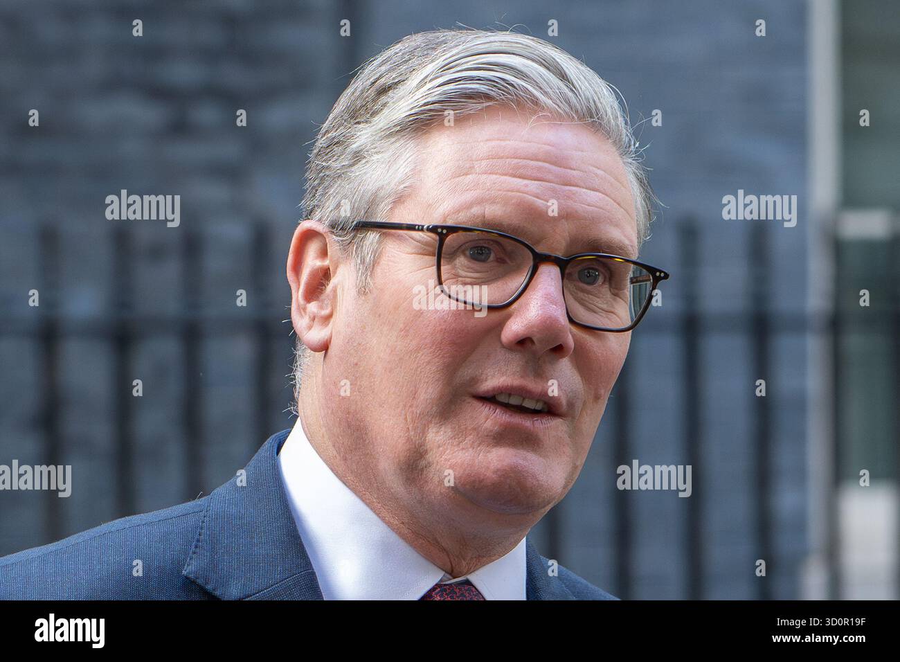 Londres, Angleterre, Royaume-Uni. 24 octobre 2025. Le premier ministre britannique KEIR STARMER quitte le 10 Downing Street en route pour un sommet ''Coalition of the Willing'' au Foreign Office après des pourparlers à Londres, au Royaume-Uni, le 24 octobre 2025. (Crédit image : © Thomas Krych/ZUMA Press Wire) USAGE ÉDITORIAL SEULEMENT ! Non destiné à UN USAGE commercial ! Banque D'Images Londres, Angleterre, Royaume-Uni. 24 octobre 2025. Le premier ministre britannique KEIR STARMER quitte le 10 Downing Street en route pour un sommet ''Coalition of the Willing'' au Foreign Office après des pourparlers à Londres, au Royaume-Uni, le 24 octobre 2025. (Crédit image : © Thomas Krych/ZUMA Press Wire) USAGE ÉDITORIAL SEULEMENT ! Non destiné à UN USAGE commercial ! Banque D'Images