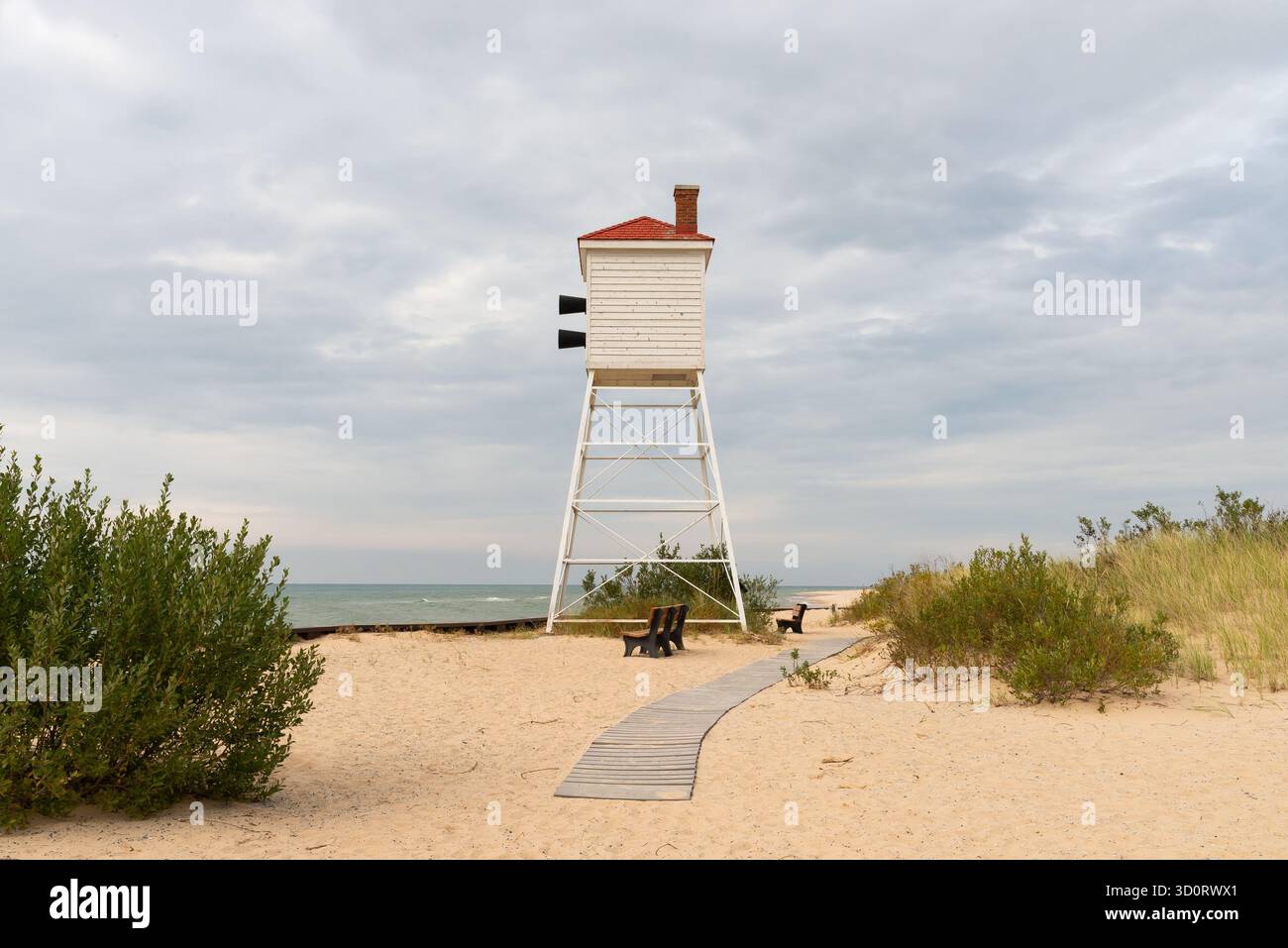 Tour de corne de brouillard sur le lac Michigan avec éclairage en fin d'après-midi à Big sable point à Ludington, Michigan, États-Unis. Banque D'Images
