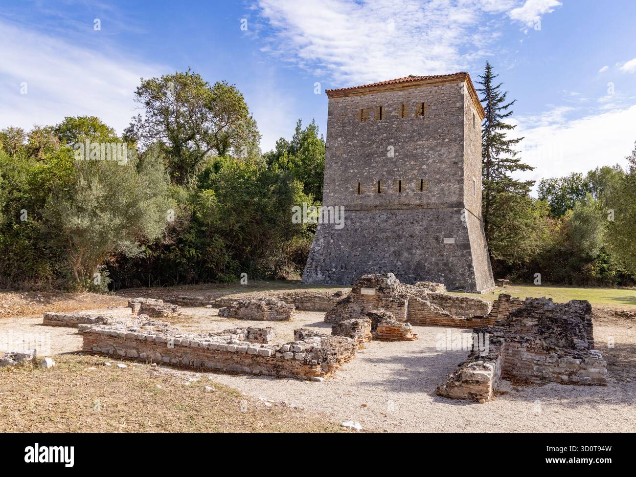 Butrint Albanie ; ruines grecques, romaines et byzantines datant de 2 500 ans. La tour vénitienne ; l'entrée du site du patrimoine mondial de l'UNESCO Banque D'Images