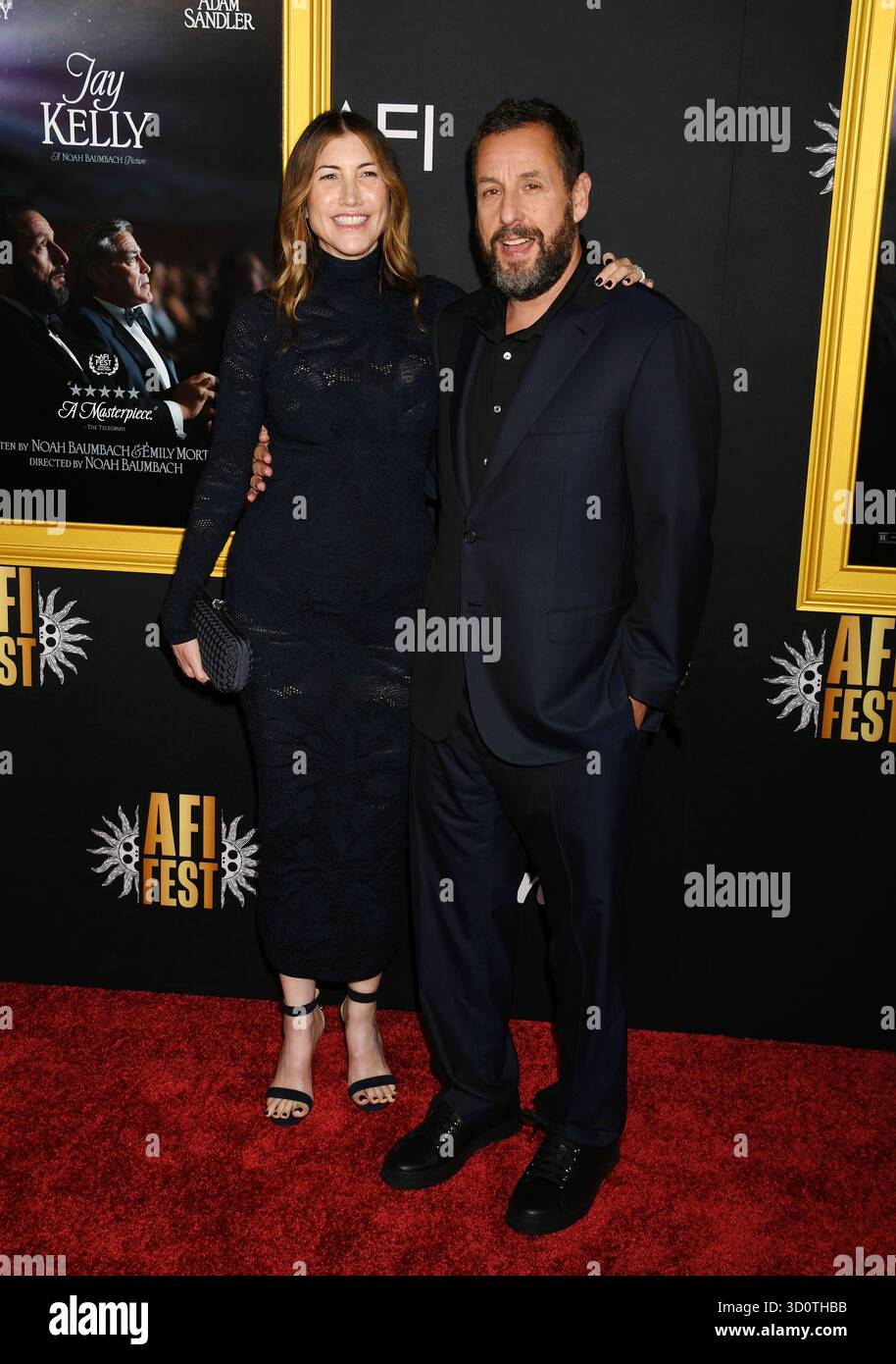HOLLYWOOD, CALIFORNIE - 23 OCTOBRE : (G-d) Jackie Sandler et Adam Sandler à la première de 'Jay Kelly' lors de l'AFI FEST 2025' au TCL Chinese Theatre on Banque D'Images
