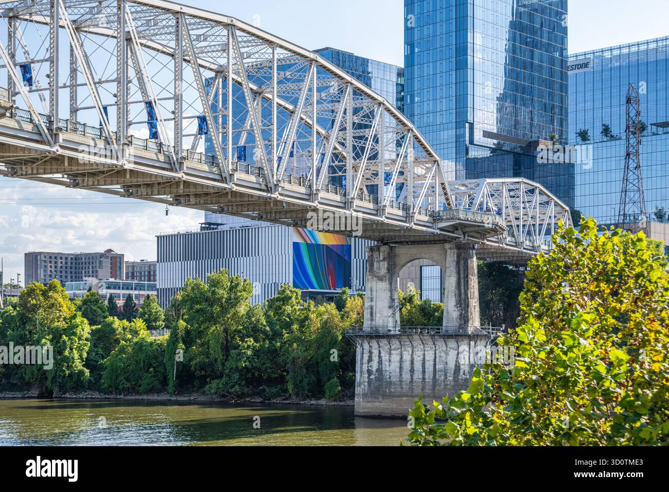 Le pont piétonnier John Seigenthaler sur le fleuve Columbia reliant le centre-ville de Nashville à East Nashville, Tennessee. (ÉTATS-UNIS) Banque D'Images