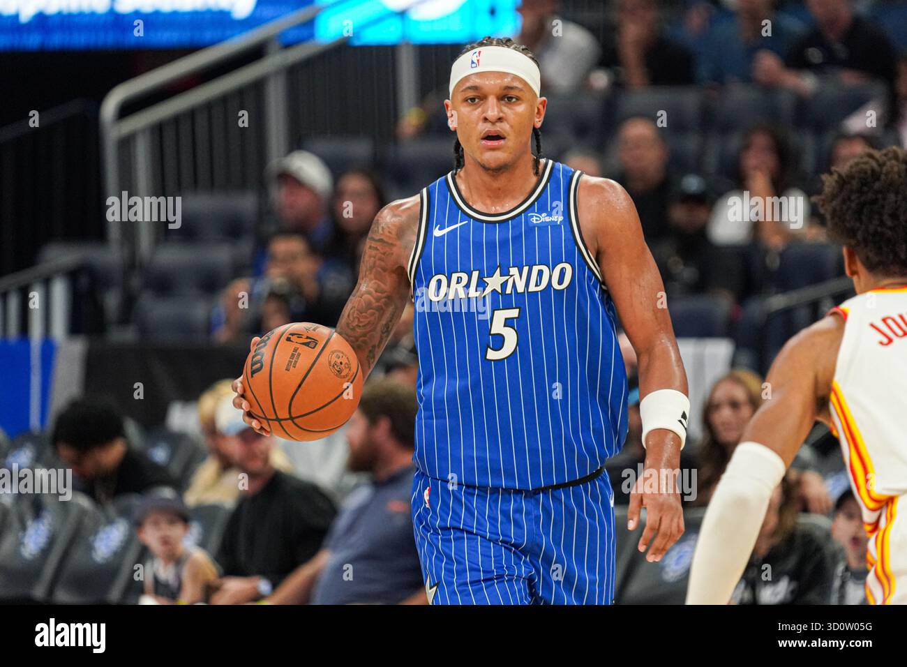 Orlando, Floride, États-Unis, Ocober 24, 2025, L'attaquant magique d'Orlando Paolo Banchero #5 au Kia Center. (Crédit photo : Marty Jean-Louis/Alamy Live News Banque D'Images