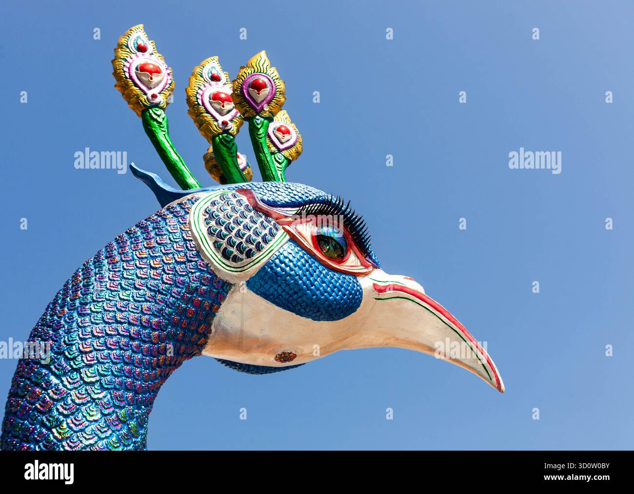 Garde-oiseaux à Wat Ban Den, un célèbre temple thaïlandais à Chiang mai, dans le nord de la Thaïlande. Banque D'Images