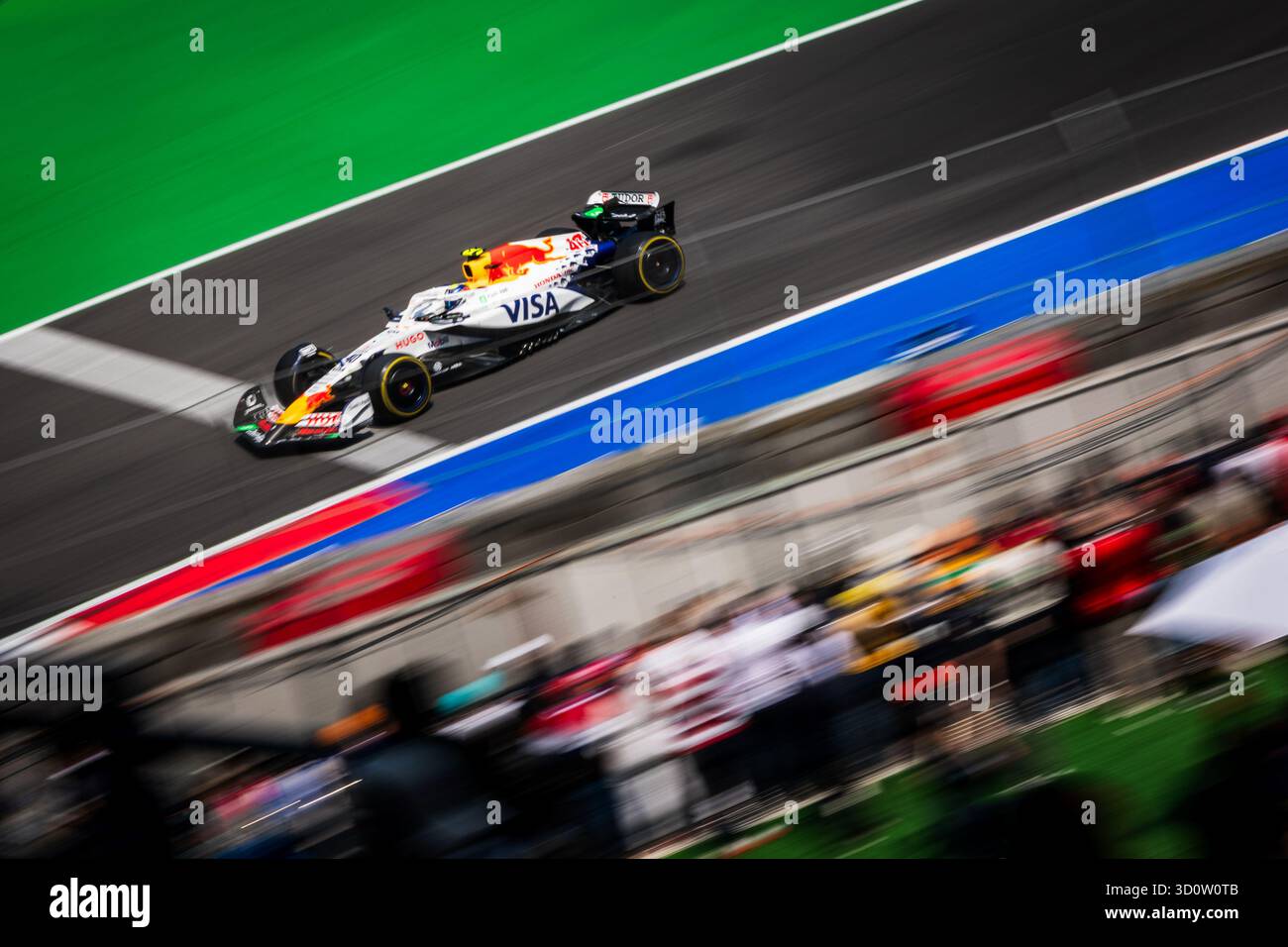Autodromo Hermanos Rodriguez, Mexico, Mexique. 24 octobre 2025 ; Ayumu Iwasa du Japon et Visa Cash App RB Formula One Team pilote de réserve lors des essais libres 1 du Grand Prix du Mexique crédit : Jay Hirano/AFLO/Alamy Live News Banque D'Images
