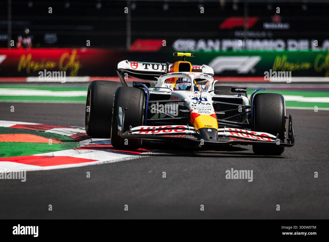 Autodromo Hermanos Rodriguez, Mexico, Mexique. 24 octobre 2025 ; Ayumu Iwasa du Japon et Visa Cash App RB Formula One Team pilote de réserve lors des essais libres 1 du Grand Prix du Mexique crédit : Jay Hirano/AFLO/Alamy Live News Banque D'Images