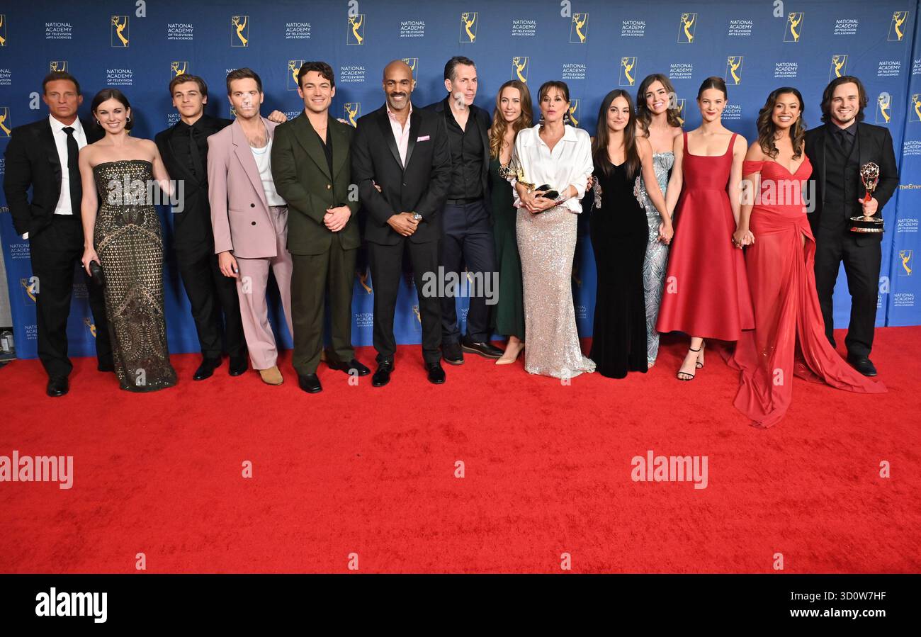 Pasadena, CA États-Unis. 17 octobre 2025. Frank Valentini, Nancy Lee Grahn, Rory Gibson, Steve Burton, Jonathan Jackson Cast of General Hospital à la 52e édition annuelle Banque D'Images