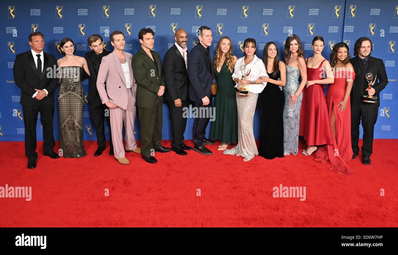 Pasadena, CA États-Unis. 17 octobre 2025. Frank Valentini, Nancy Lee Grahn, Rory Gibson, Steve Burton, Jonathan Jackson Cast of General Hospital à la 52e édition annuelle Banque D'Images