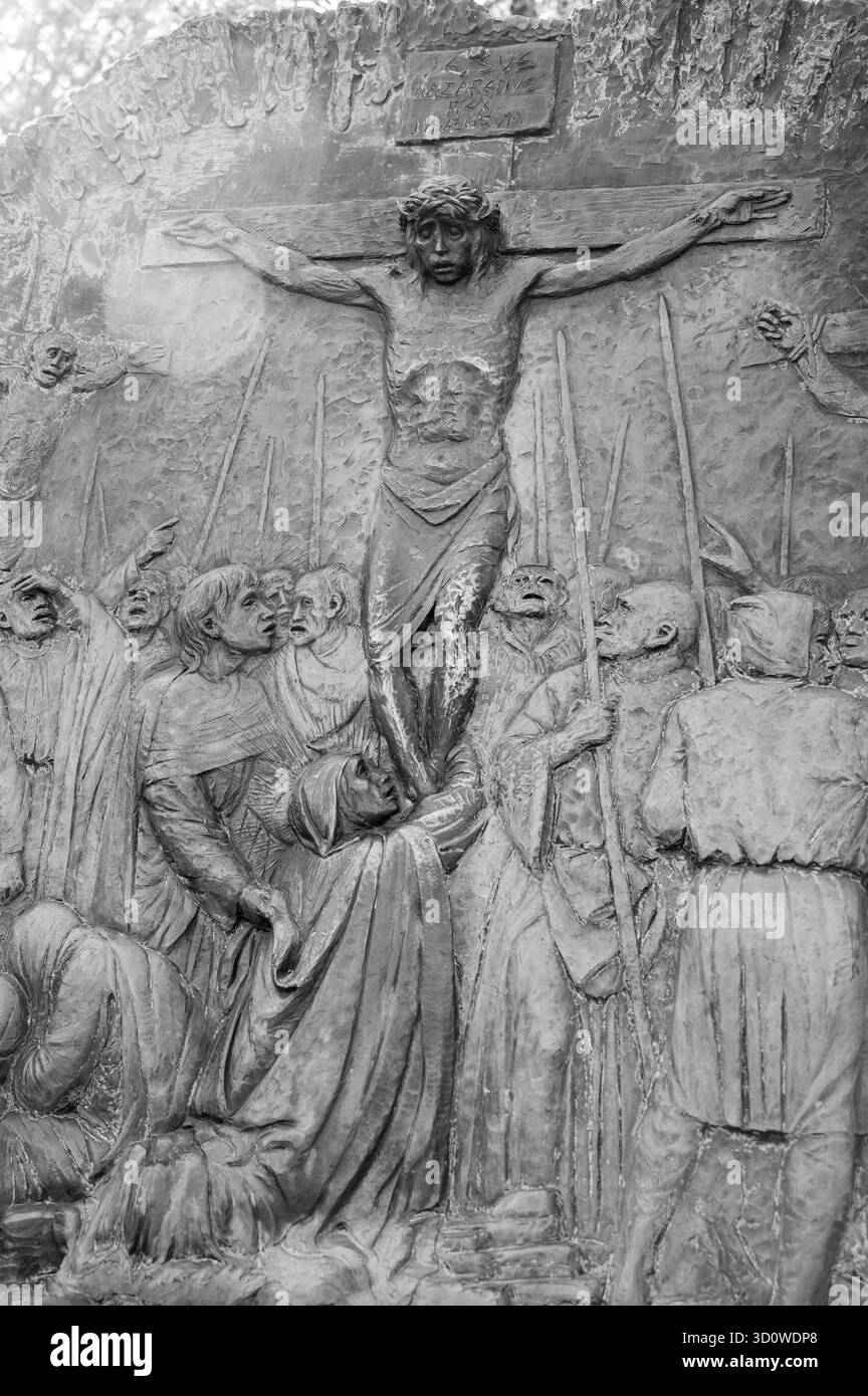 Station XII du chemin de Croix : Jésus meurt sur la Croix. Le chemin de Croix sur le mont Križevac (la montagne de la Croix) à Medjugorje. Banque D'Images
