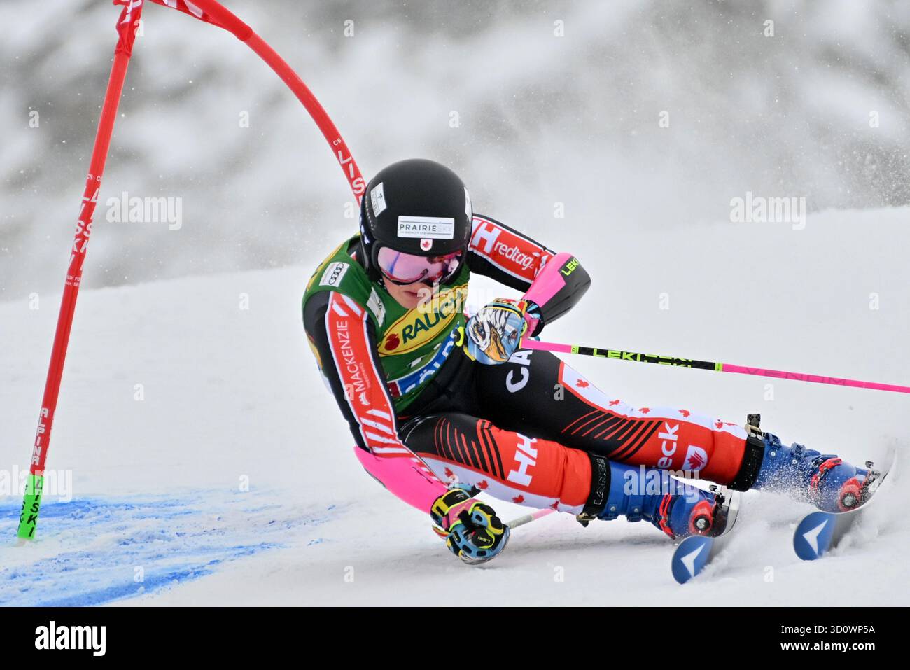 Soelden, Autriche. 25 octobre 2025. Soelden, Autriche, 25 octobre 2025. Britt Richardson du Canada en action lors de la première course de slalom géant féminin de la Coupe du monde de ski alpin Audi FIS course d'ouverture de saison sur le glacier Rettenbach à Soelden, Autriche. (Photo par Igor Kupljenik/Sports Press photo) crédit : SPP Sport Press photo. /Alamy Live News Banque D'Images