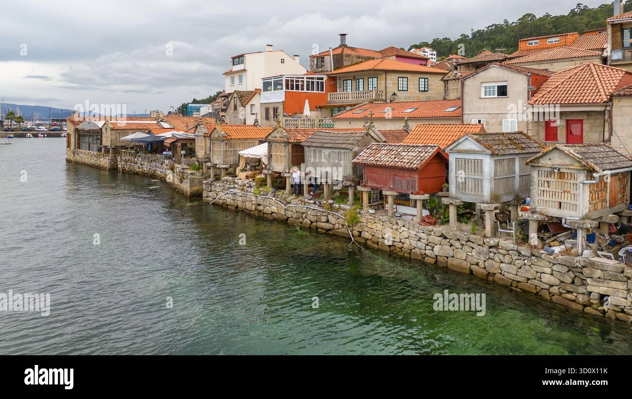 Antenne du village de Combarro avec Horreos sur la Ria de Pontevedra, Galice Banque D'Images