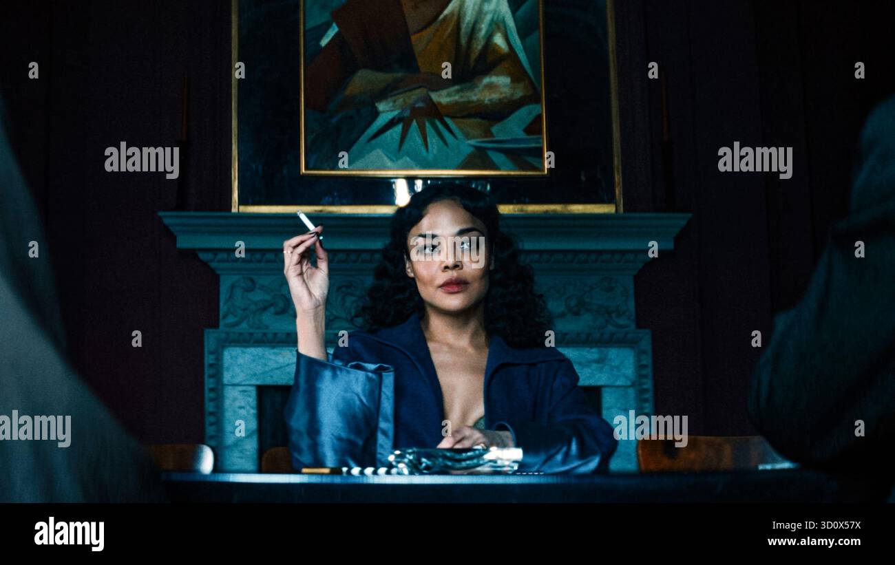 Hedda (2025) réalisé par Nia Dacosta et mettant en vedette Tessa Thompson dans le rôle de Hedda Gabler dans cette adaptation du célèbre drame théâtral de Henrik Ibsen de 1891. Publicité toujours À USAGE ÉDITORIAL EXCLUSIF. Crédit : BFA / Amazon MGM Studios Banque D'Images