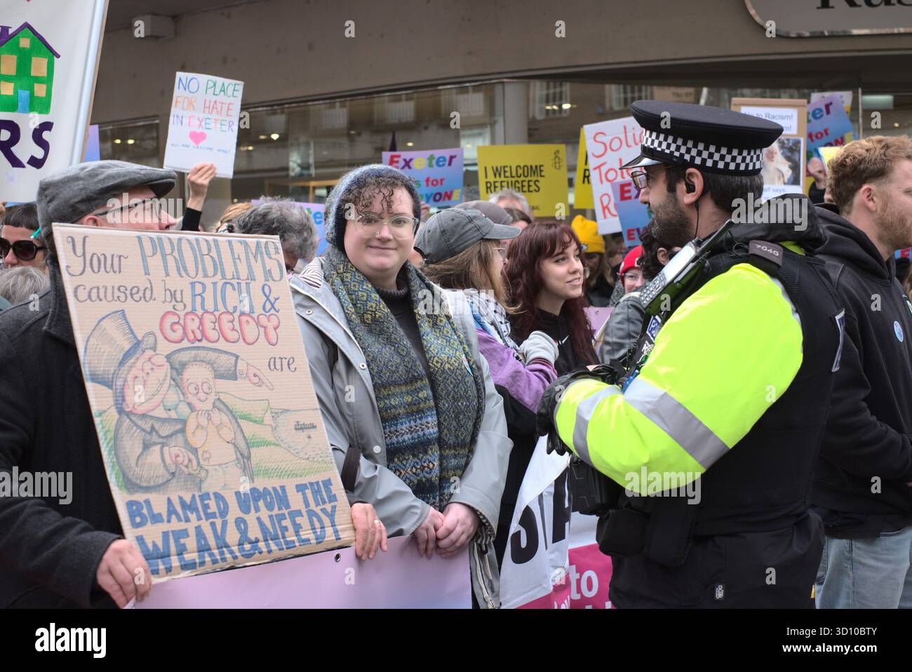 Exeter est pour tout le monde protester par Stand Up to Racism comme une manifestation pacifique d'opposition à l'extrême droite British Unity Walk. 25/10/25, Exeter, Devon Banque D'Images