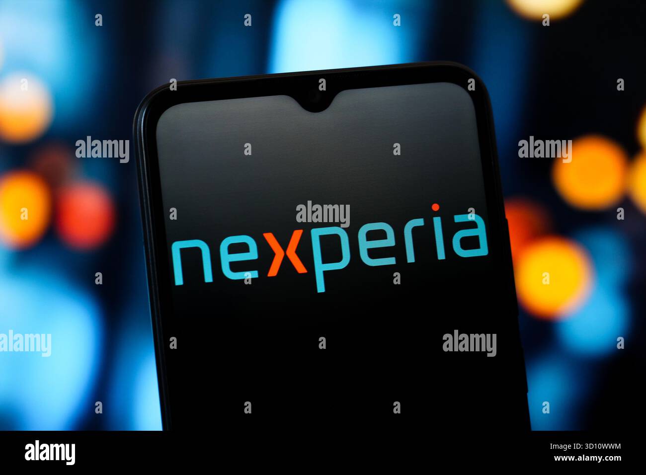 Canada. 25 octobre 2025. Dans cette illustration photo, le logo Nexperia est affiché sur l'écran d'un smartphone. (Crédit image : © Thomas Fuller/SOPA images via ZUMA Press Wire) USAGE ÉDITORIAL SEULEMENT ! Non destiné à UN USAGE commercial ! Banque D'Images Canada. 25 octobre 2025. Dans cette illustration photo, le logo Nexperia est affiché sur l'écran d'un smartphone. (Crédit image : © Thomas Fuller/SOPA images via ZUMA Press Wire) USAGE ÉDITORIAL SEULEMENT ! Non destiné à UN USAGE commercial ! Banque D'Images
