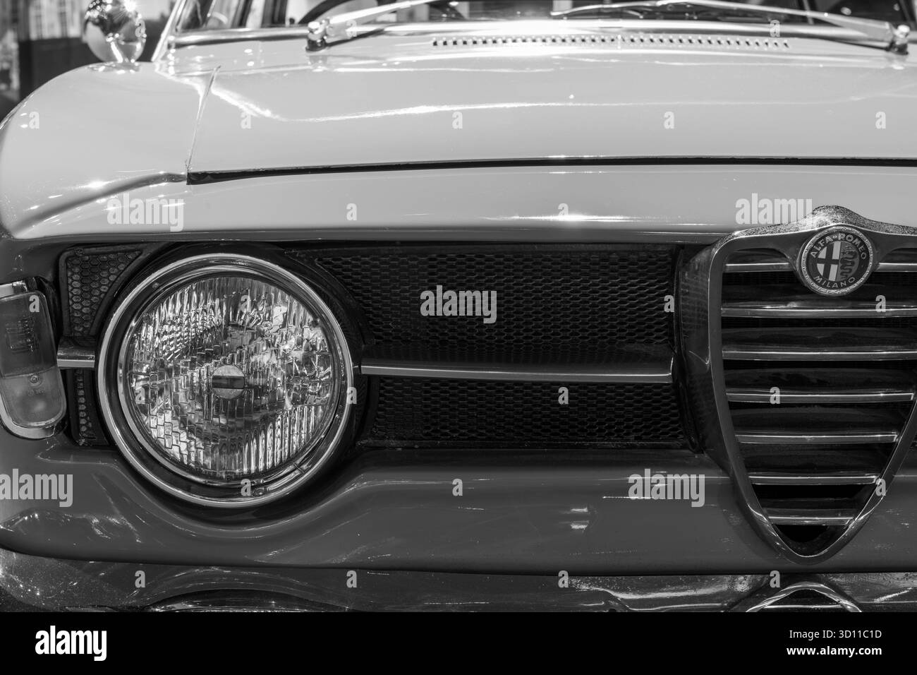 Sparkford.Somerset.United Kingdom.12 janvier 2025.une Alfa Romeo Giulia Sprint GT de 1967 est exposée au Haynes Motor Museum de Somerset Banque D'Images