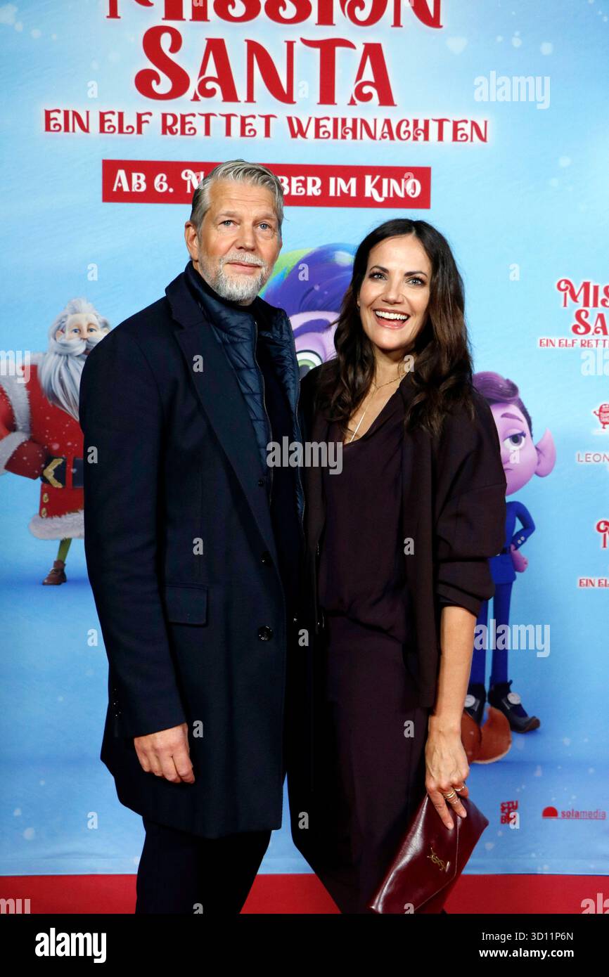 Mission Santa - Ein Elf rettet Weihnachten , Premiere im Kino in der Kulturbrauerei, Berlin, 25.10.2025 Kai Wiesinger und Bettina Zimmermann BEI einem Special screening von MISSION SANTA - EIN ELF RETTET WEIHNACHTEN in der Kulturbrauerei in Berlin am 25.10.2025 Berlin Kino in der Kulturbrauerei *** Mission Santa Ein Elf rettet Weihnachten , Premiere at Kino in der Kulturbrauerei, Berlin, Berlin, Berlin, Berlin 25 10 2025 Kai Wiesinger et Bettina Zimmermann lors d'une projection spéciale de LA MISSION SANTA EIN ELF RETTET WEIHNACHTEN au Kulturbrauerei à Berlin le 25 10 2025 Berlin Kino in der Kulturbrauerei Copyright : Xan Banque D'Images