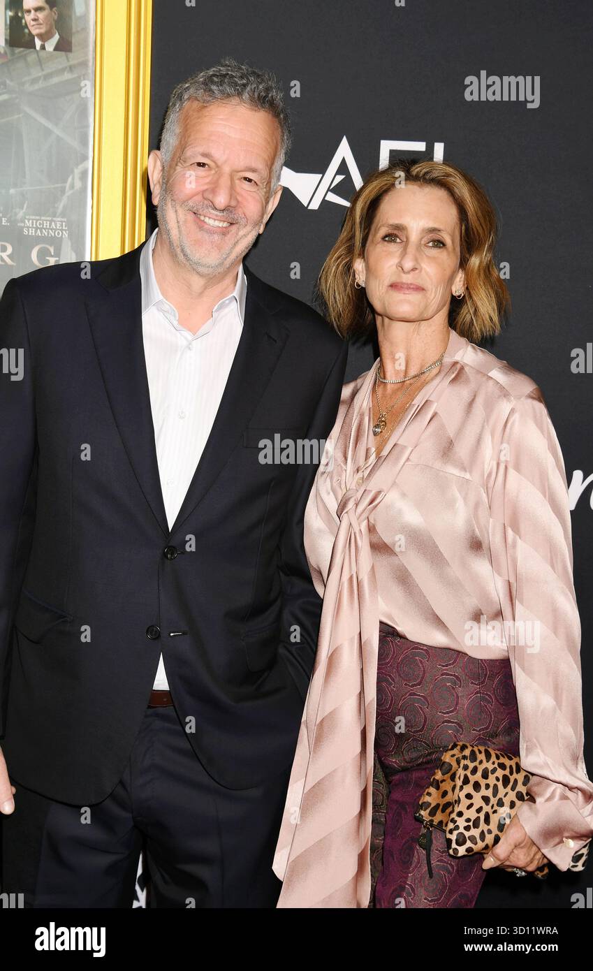 HOLLYWOOD, CALIFORNIE - 24 OCTOBRE : (G-d) Richard Saperstein et Brooke Saperstein au AFI FEST 2025 présenté par Canva “Nuremberg” projection au TC Banque D'Images