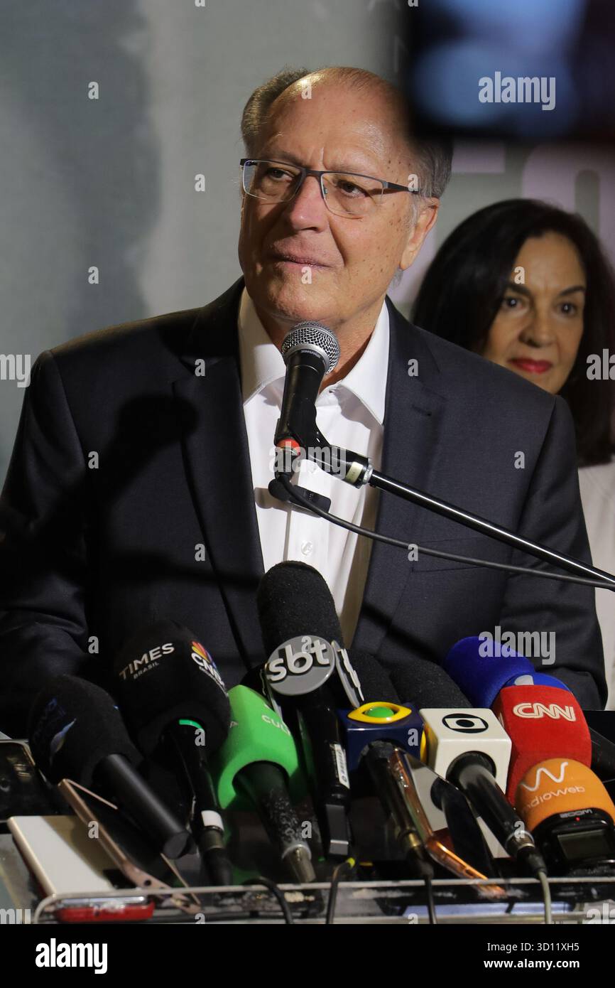 Sao Paulo, Sao Paulo, Brésil. 25 octobre 2025. Sao Paulo (SP), 25 octobre 2025, événement 50 ans pour la place Vlado - le vice-président de la République, Geraldo Alckmin, participe à l'événement â€Å"50 ans pour Vladoâ€Â, à la cathédrale se, dans la région centrale et historique de Sao Paulo. Ce samedi 25 octobre 2025. (Foto : Marcelo Estevao/Thenews2/Zumapress) (crédit image : © Marceloestevao Cpf15382048860/TheNEWS2 via ZUMA Press Wire) USAGE ÉDITORIAL SEULEMENT ! Non destiné à UN USAGE commercial ! Banque D'Images Sao Paulo, Sao Paulo, Brésil. 25 octobre 2025. Sao Paulo (SP), 25 octobre 2025, événement 50 ans pour la place Vlado - le vice-président de la République, Geraldo Alckmin, participe à l'événement â€Å"50 ans pour Vladoâ€Â, à la cathédrale se, dans la région centrale et historique de Sao Paulo. Ce samedi 25 octobre 2025. (Foto : Marcelo Estevao/Thenews2/Zumapress) (crédit image : © Marceloestevao Cpf15382048860/TheNEWS2 via ZUMA Press Wire) USAGE ÉDITORIAL SEULEMENT ! Non destiné à UN USAGE commercial ! Banque D'Images