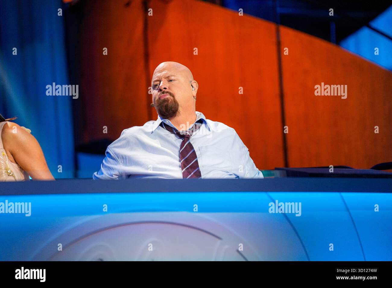 Centre de congrès Filadelfia, Stockholm, Suède. 25 octobre 2025. Dans le deuxième épisode live d'Idol 2025 sur TV4, huit concurrents se sont affrontés dans des rondes de duel intenses. Après les représentations et le vote du public, deux participants ont été éliminés, réduisant le nombre de participants à mesure que la compétition s'intensifie. Le spectacle comportait des voix brutes en direct, un éclairage dramatique et une tension à enjeux élevés. Crédit : Daniel Bengtsson/Alamy Live News Banque D'Images