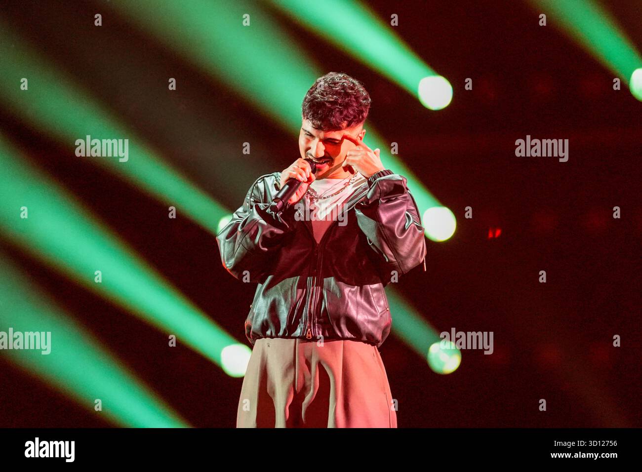 Centre de congrès Filadelfia, Stockholm, Suède. 25 octobre 2025. Dans le deuxième épisode live d'Idol 2025 sur TV4, huit concurrents se sont affrontés dans des rondes de duel intenses. Après les représentations et le vote du public, deux participants ont été éliminés, réduisant le nombre de participants à mesure que la compétition s'intensifie. Le spectacle comportait des voix brutes en direct, un éclairage dramatique et une tension à enjeux élevés. Crédit : Daniel Bengtsson/Alamy Live News Banque D'Images