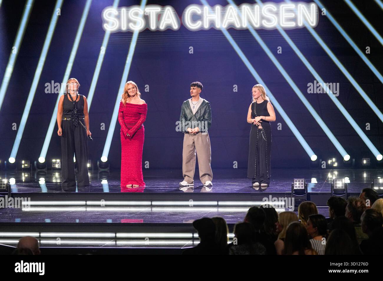 Centre de congrès Filadelfia, Stockholm, Suède. 25 octobre 2025. Dans le deuxième épisode live d'Idol 2025 sur TV4, huit concurrents se sont affrontés dans des rondes de duel intenses. Après les représentations et le vote du public, deux participants ont été éliminés, réduisant le nombre de participants à mesure que la compétition s'intensifie. Le spectacle comportait des voix brutes en direct, un éclairage dramatique et une tension à enjeux élevés. Crédit : Daniel Bengtsson/Alamy Live News Banque D'Images