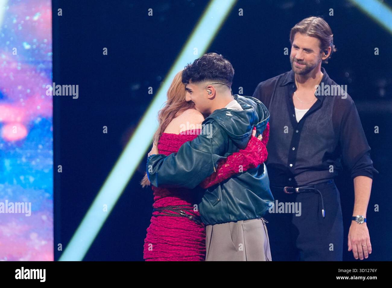 Centre de congrès Filadelfia, Stockholm, Suède. 25 octobre 2025. Dans le deuxième épisode live d'Idol 2025 sur TV4, huit concurrents se sont affrontés dans des rondes de duel intenses. Après les représentations et le vote du public, deux participants ont été éliminés, réduisant le nombre de participants à mesure que la compétition s'intensifie. Le spectacle comportait des voix brutes en direct, un éclairage dramatique et une tension à enjeux élevés. Crédit : Daniel Bengtsson/Alamy Live News Banque D'Images