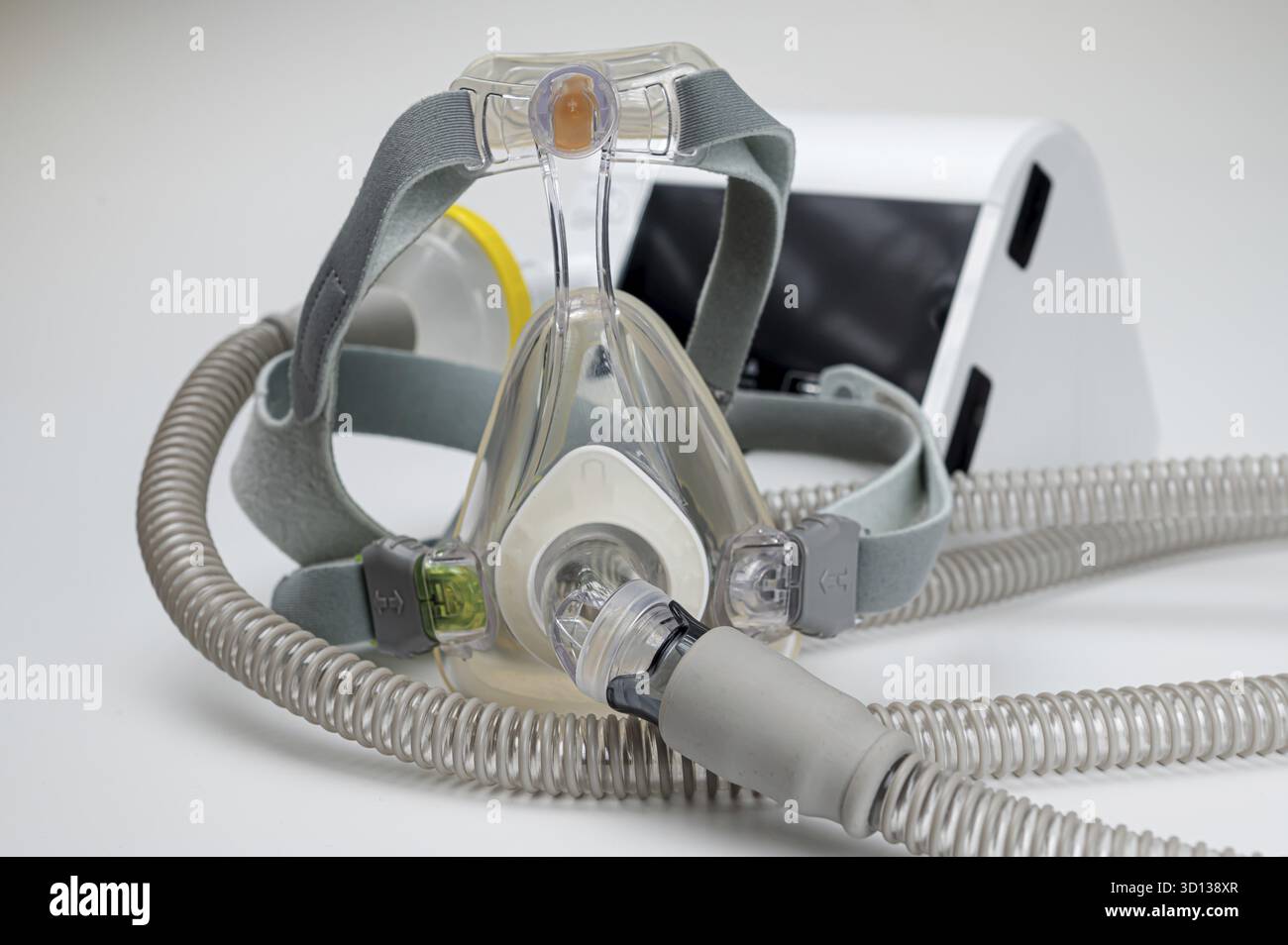 Appareil CPAP avec masque et flexible, pour les personnes souffrant d'apnée du sommeil, insuffisance respiratoire, ou trouble respiratoire Banque D'Images