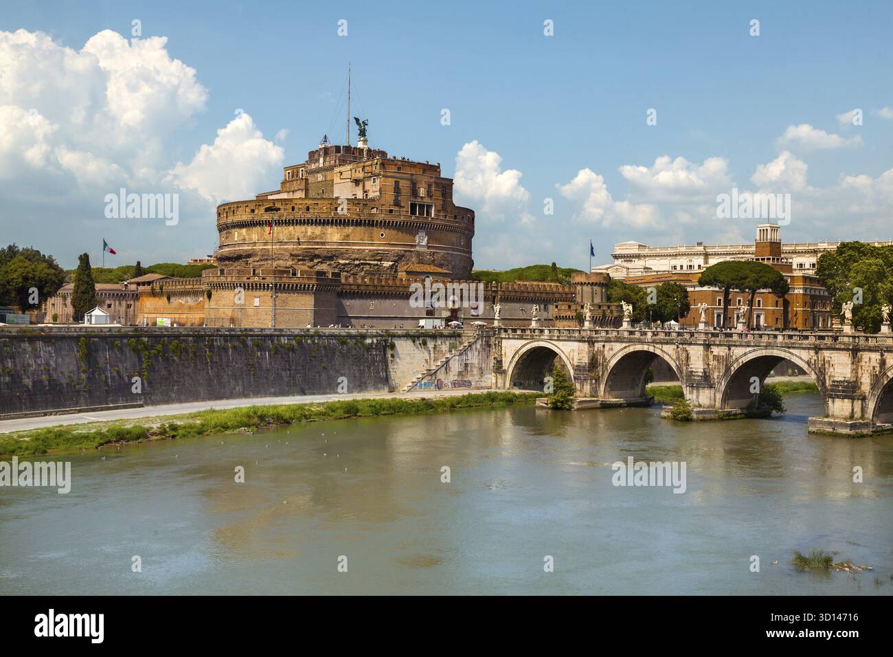 Château Saint Angel et pont sur le Tibre à Rome, Italie Banque D'Images