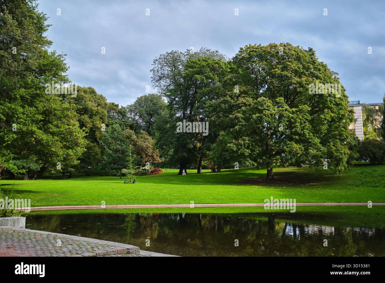 Oslo, Norvège - 8 septembre 2025 : Slottsparken Oslo, vue sur le lac dans le parc du Palais Royal (Slottsparken) dans le centre-ville d'Oslo Banque D'Images