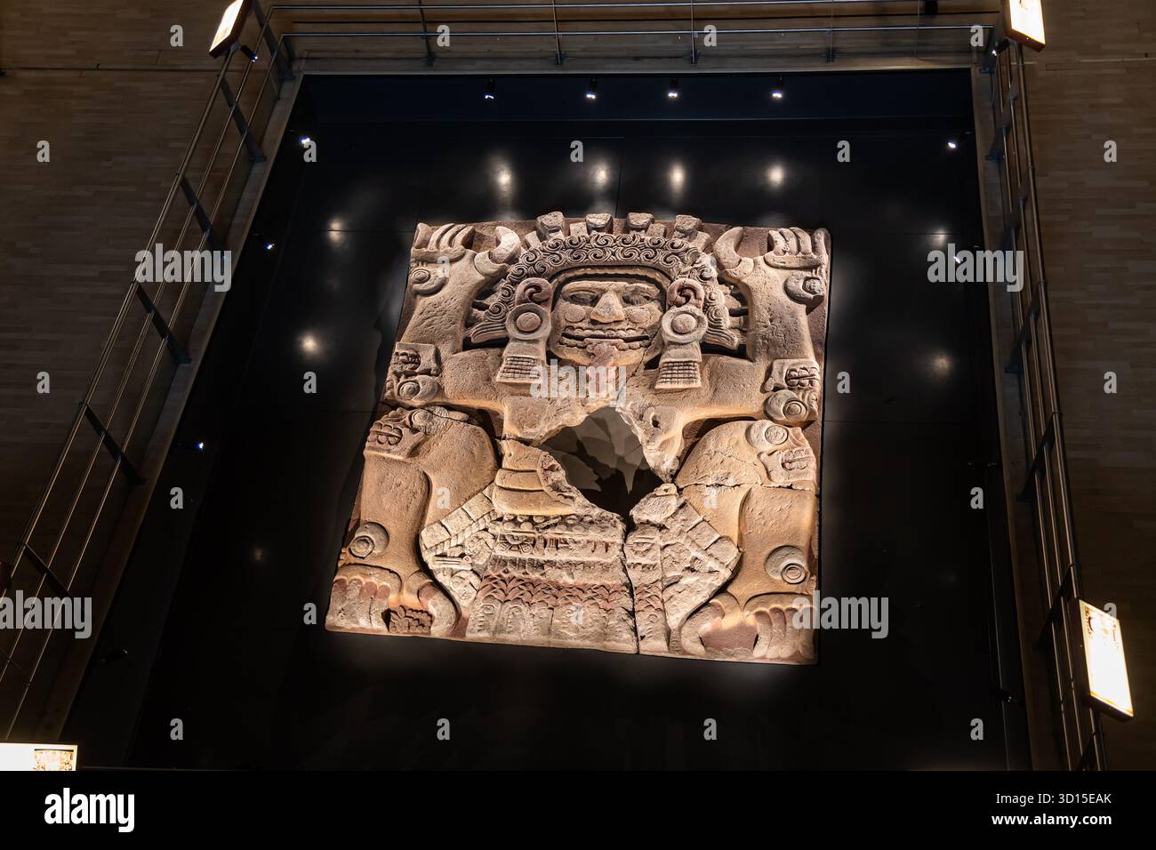 Le monolithe aztèque de Tlaltecuhtli, une immense sculpture en pierre de la déesse de la terre, trouvée lors des fouilles du Templo Mayor en 2006. Banque D'Images