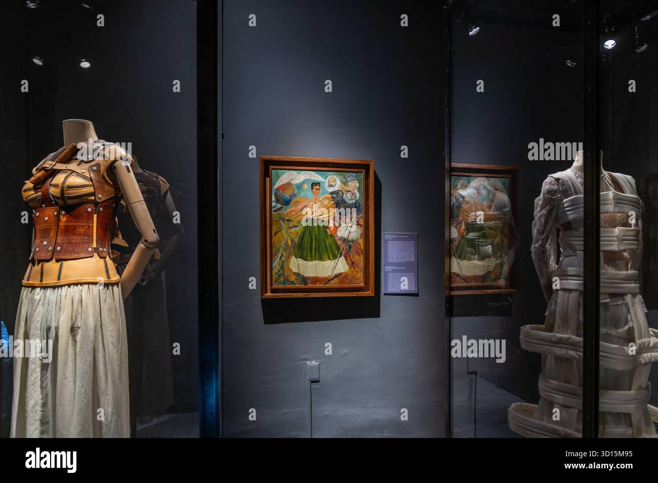 Le corset orthopédique de Frida Kahlo et son autoportrait « la colonne brisée » exposés à la Casa Azul, Mexico. Banque D'Images