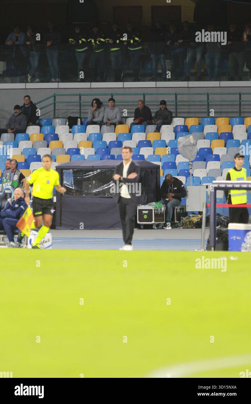 25 octobre 2025, Naples, Campanie/Napoli, Italie : Cristian Chivu entraîneur du FC Inter lors du match de football entre SSC Napoli (Societˆ Sportiva Calcio Napoli) et Inter FC au stade Maradona de Naples. SSC Napoli gagne 3-1 (crédit image : © Salvatore Esposito/Pacific Press via ZUMA Press Wire) USAGE ÉDITORIAL SEULEMENT ! Non destiné à UN USAGE commercial ! Banque D'Images 25 octobre 2025, Naples, Campanie/Napoli, Italie : Cristian Chivu entraîneur du FC Inter lors du match de football entre SSC Napoli (Societˆ Sportiva Calcio Napoli) et Inter FC au stade Maradona de Naples. SSC Napoli gagne 3-1 (crédit image : © Salvatore Esposito/Pacific Press via ZUMA Press Wire) USAGE ÉDITORIAL SEULEMENT ! Non destiné à UN USAGE commercial ! Banque D'Images