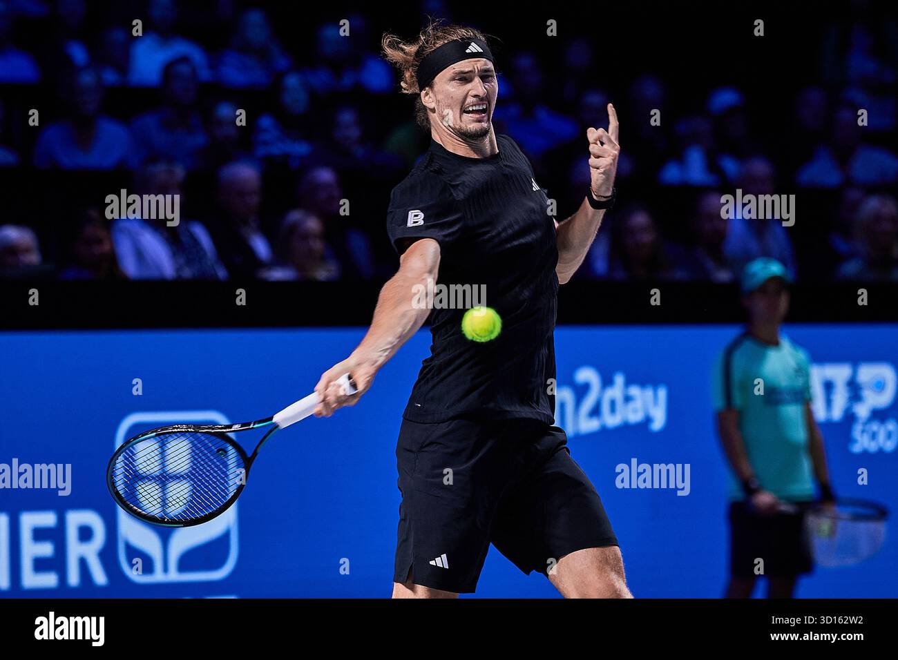 Vienne, Vienne, Autriche. 26 octobre 2025. Jannik Sinner of Italy revient avec le revers à Alexander Zverev lors de l'Erste Bank Open - ATP500, Mens Tennis, 26.10.2025, Vienne (Wiener Stadthalle), Autriche (crédit image : © Mathias Schulz/ZUMA Press Wire) USAGE ÉDITORIAL SEULEMENT ! Non destiné à UN USAGE commercial ! Banque D'Images Vienne, Vienne, Autriche. 26 octobre 2025. Jannik Sinner of Italy revient avec le revers à Alexander Zverev lors de l'Erste Bank Open - ATP500, Mens Tennis, 26.10.2025, Vienne (Wiener Stadthalle), Autriche (crédit image : © Mathias Schulz/ZUMA Press Wire) USAGE ÉDITORIAL SEULEMENT ! Non destiné à UN USAGE commercial ! Banque D'Images