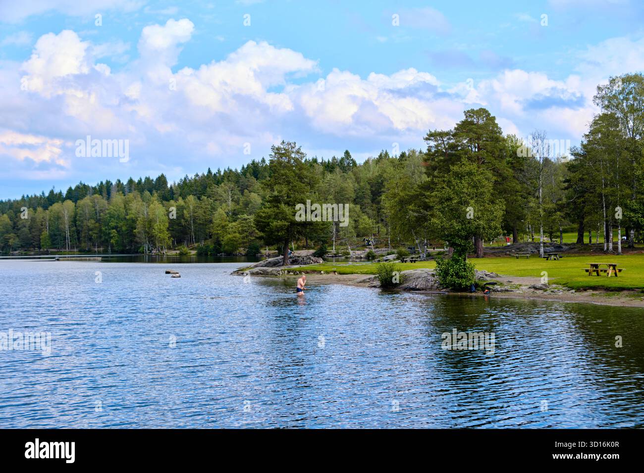 Oslo, Norvège - 9 septembre 2025 : vue sur le lac Sognsvann au nord d'Oslo Banque D'Images
